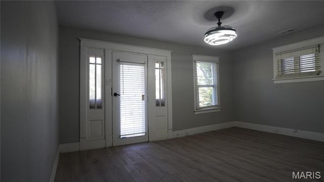 5464 Helen Avenue, St Louis, MO 63136