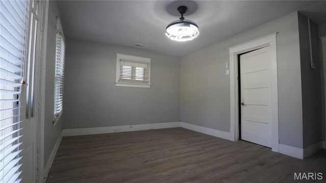 5464 Helen Avenue, St Louis, MO 63136