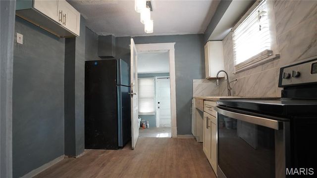 5464 Helen Avenue, St Louis, MO 63136