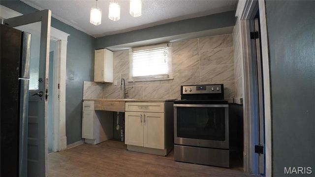 5464 Helen Avenue, St Louis, MO 63136
