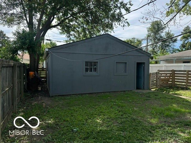 921 N Linwood, Indianapolis, IN 46201