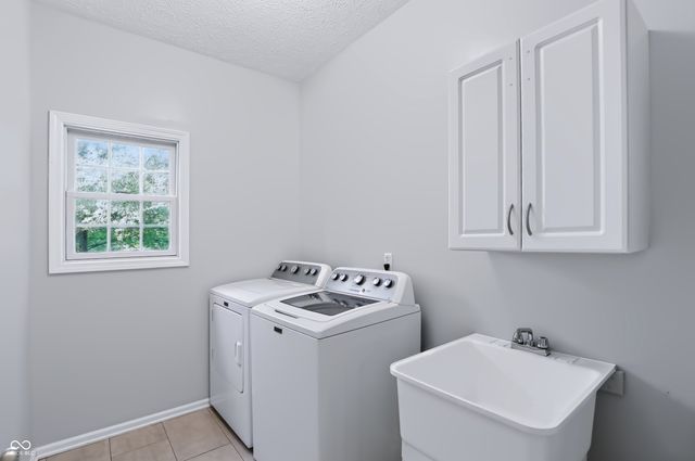 8765 Lily Court, Zionsville, IN 46077