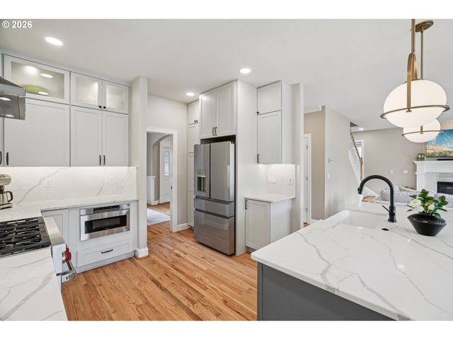 8414 Nw GILLIAM Ln, Portland, OR 97229