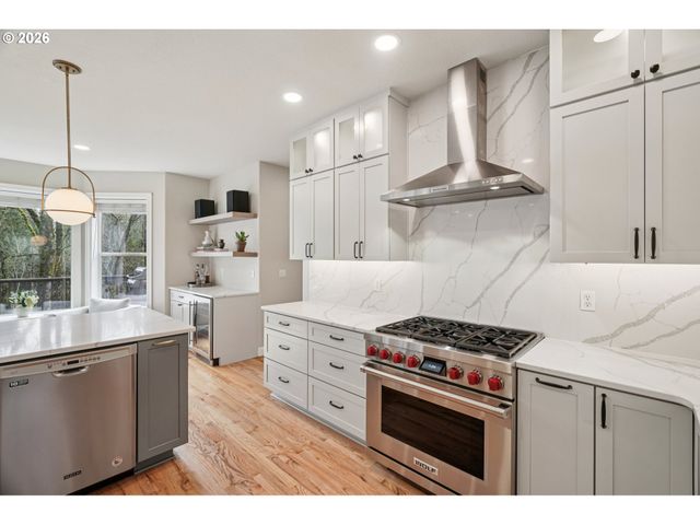 8414 Nw GILLIAM Ln, Portland, OR 97229