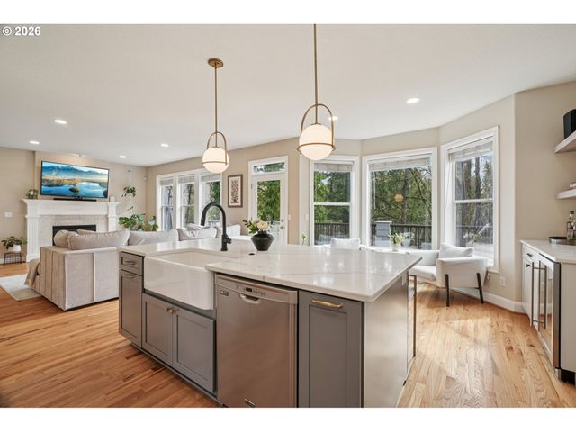 8414 Nw GILLIAM Ln, Portland, OR 97229