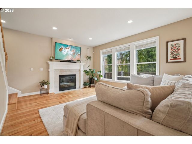 8414 Nw GILLIAM Ln, Portland, OR 97229