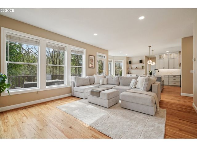 8414 Nw GILLIAM Ln, Portland, OR 97229