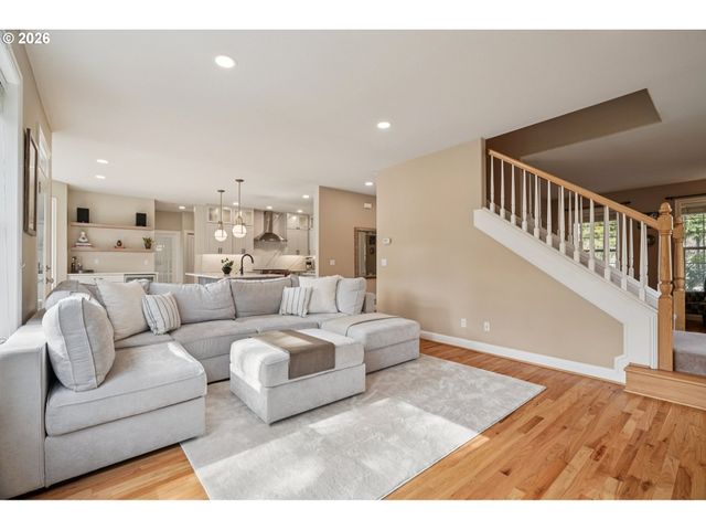 8414 Nw GILLIAM Ln, Portland, OR 97229