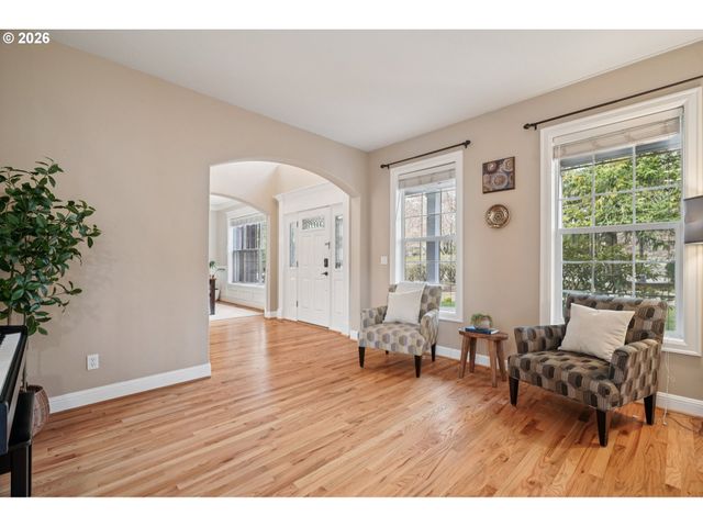 8414 Nw GILLIAM Ln, Portland, OR 97229