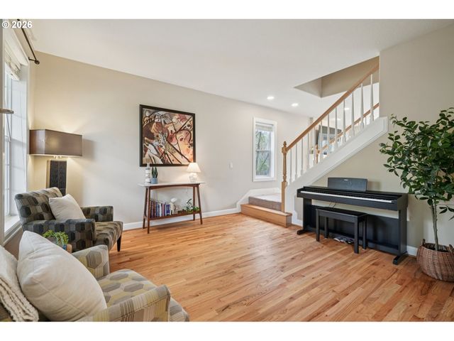 8414 Nw GILLIAM Ln, Portland, OR 97229