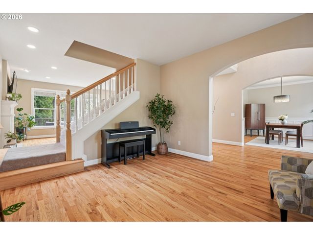 8414 Nw GILLIAM Ln, Portland, OR 97229