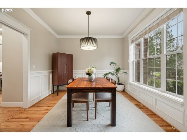 8414 Nw GILLIAM Ln, Portland, OR 97229