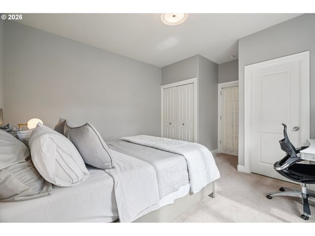 8414 Nw GILLIAM Ln, Portland, OR 97229