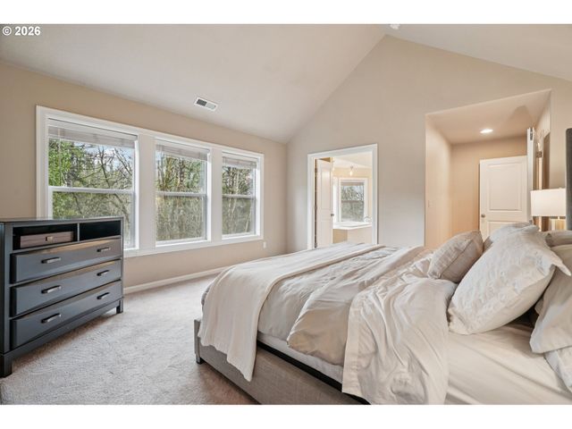 8414 Nw GILLIAM Ln, Portland, OR 97229