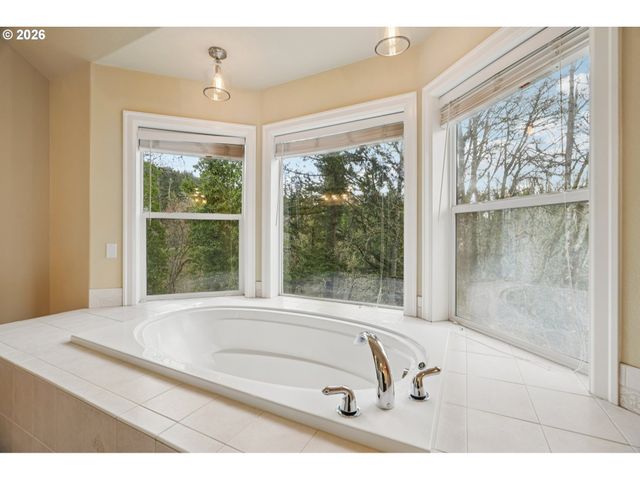 8414 Nw GILLIAM Ln, Portland, OR 97229