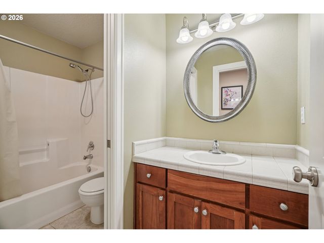 8414 Nw GILLIAM Ln, Portland, OR 97229