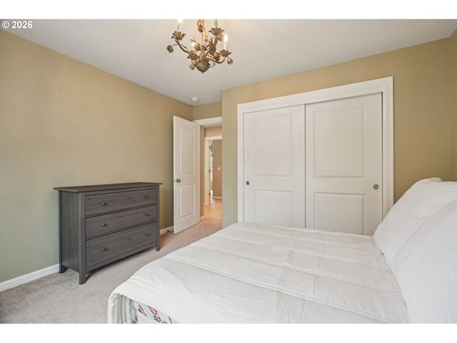 8414 Nw GILLIAM Ln, Portland, OR 97229