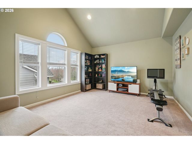 8414 Nw GILLIAM Ln, Portland, OR 97229