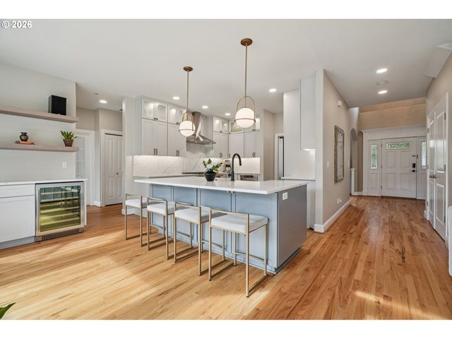 8414 Nw GILLIAM Ln, Portland, OR 97229