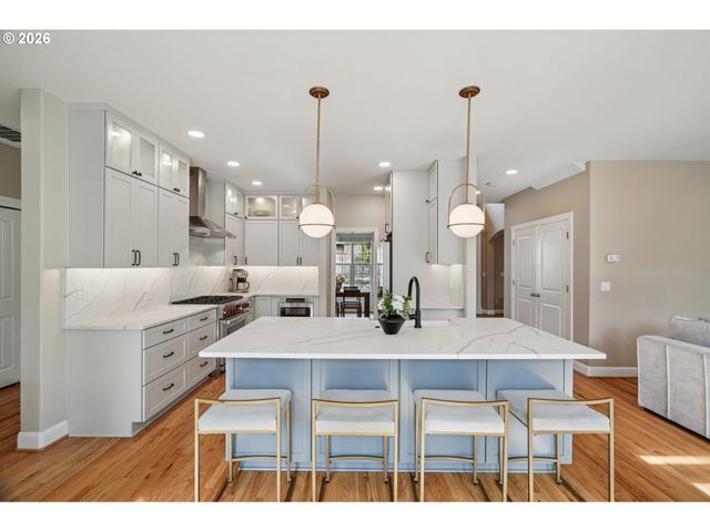 8414 Nw GILLIAM Ln, Portland, OR 97229