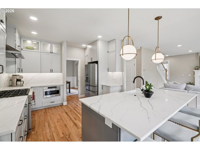 8414 Nw GILLIAM Ln, Portland, OR 97229