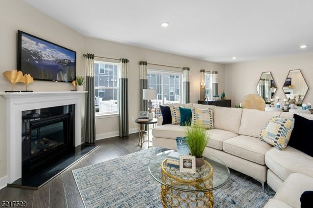 27 Eastwood Ter 27, East Hanover Twp., NJ 07936