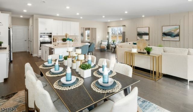 27 Eastwood Ter 27, East Hanover Twp., NJ 07936