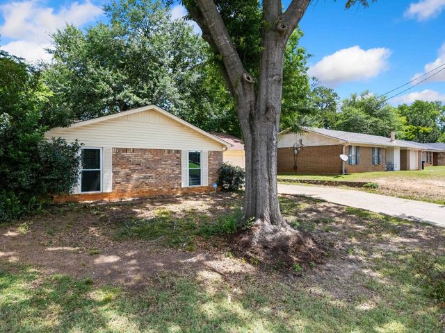 1307 Regina ST, Longview, TX 75605