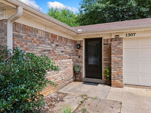 1307 Regina ST, Longview, TX 75605