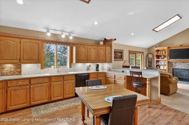 11723 W Andre Drive, Grand Ledge, MI 48837