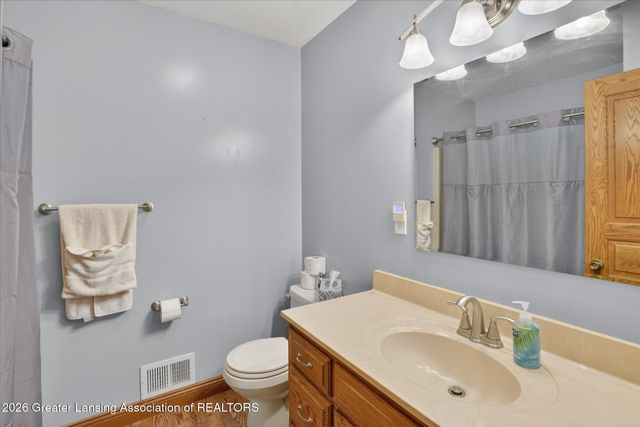 11723 W Andre Drive, Grand Ledge, MI 48837