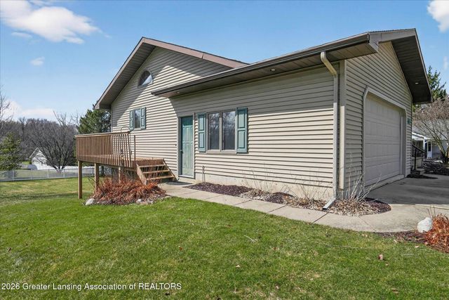 11723 W Andre Drive, Grand Ledge, MI 48837