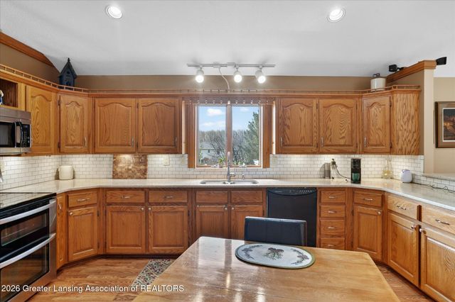 11723 W Andre Drive, Grand Ledge, MI 48837