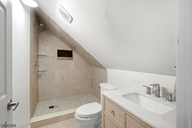 351 Griggs Ave, Teaneck Twp., NJ 07666