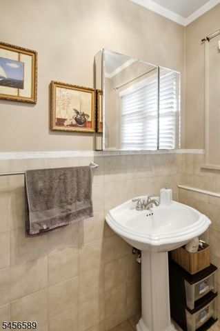 351 Griggs Ave, Teaneck Twp., NJ 07666