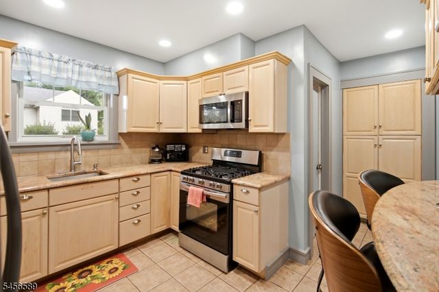 351 Griggs Ave, Teaneck Twp., NJ 07666