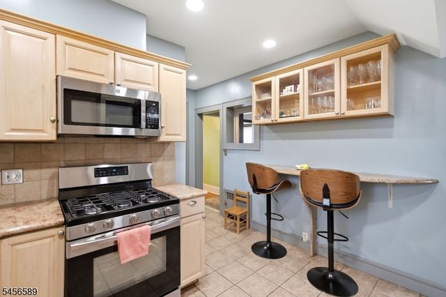 351 Griggs Ave, Teaneck Twp., NJ 07666