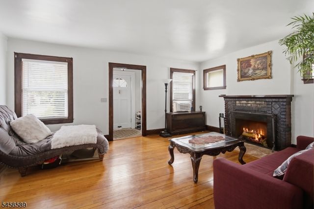 351 Griggs Ave, Teaneck Twp., NJ 07666