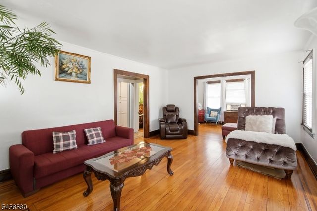 351 Griggs Ave, Teaneck Twp., NJ 07666