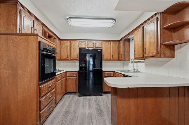 1701 Camelot Drive, Norman, OK 73069