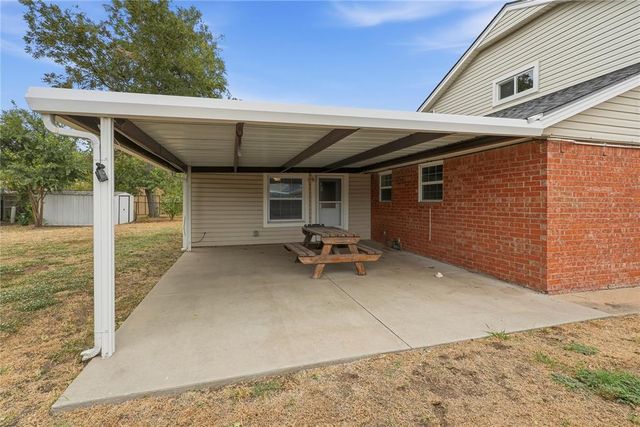 1701 Camelot Drive, Norman, OK 73069