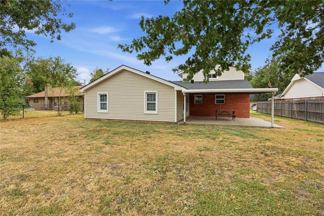 1701 Camelot Drive, Norman, OK 73069