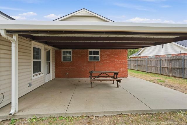 1701 Camelot Drive, Norman, OK 73069