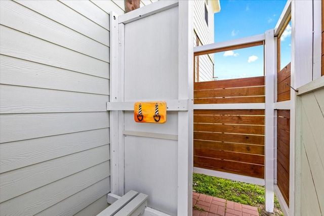 919 Eastview, Crystal Beach, TX 77650