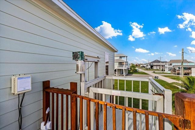 919 Eastview, Crystal Beach, TX 77650