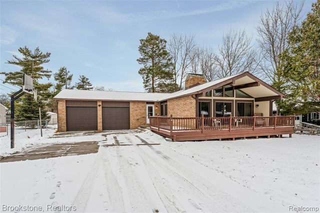 1630 Orchid Street, Waterford, MI 48328