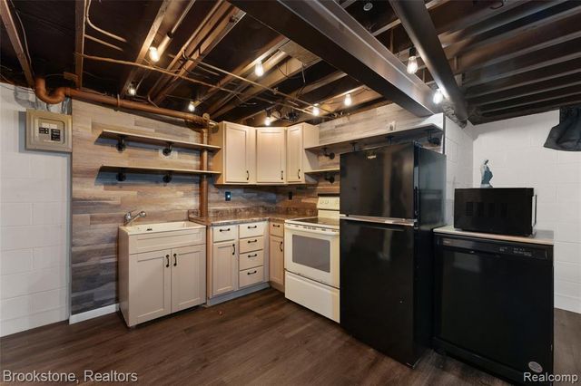 1630 Orchid Street, Waterford, MI 48328