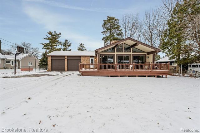 1630 Orchid Street, Waterford, MI 48328