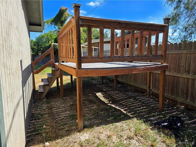 484 E Charles Avenue, Raymondville, TX 78580