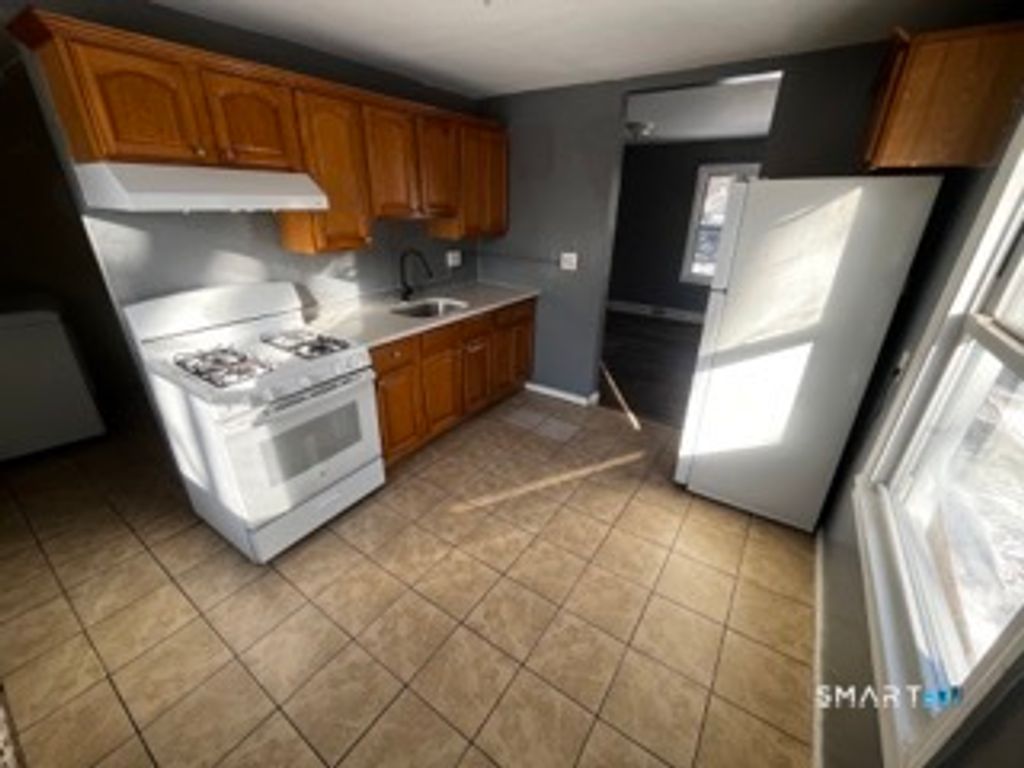 6 Hilltop Road, New Haven, CT 06515